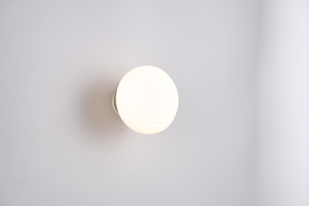 Trio WandlampEarl wit glas oplaadbaar - R27771101